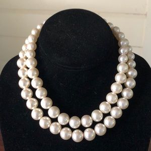 Two strands costume pearl necklace